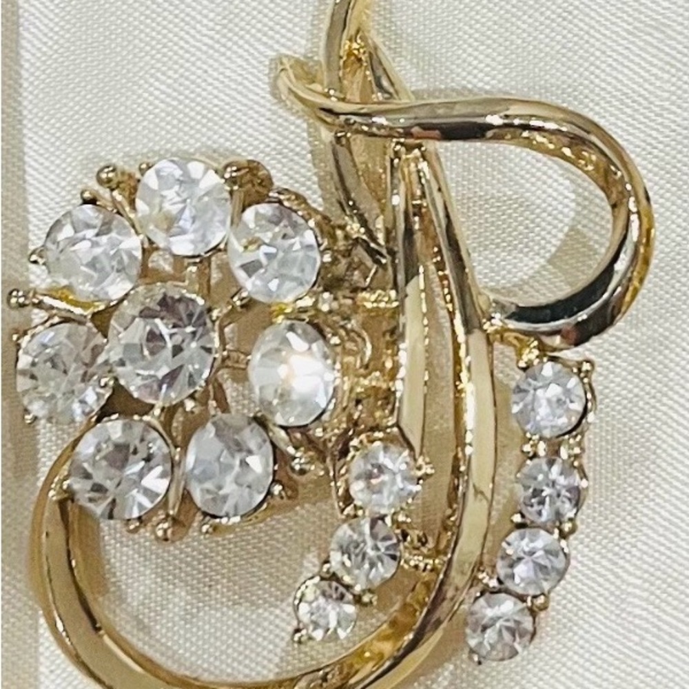 Elegant Gold and Silver Crystal Brooch